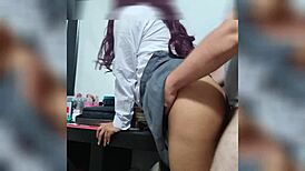 oye mira como la colegiala mexicana se come la verga de su amigo despues de la tarea y lo monta rico en doggy