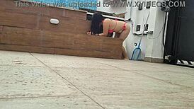 看性感拉丁人妻无套骑大屌呻吟深喉后入绿帽粗暴