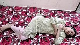 oh man, indian bhabhi milf deepthroats then creampies on desi dick... mess!