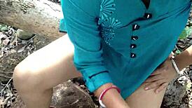 陌生人发现继母森林撒尿野外后入猛干