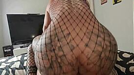 damn i'm obeying and slamming this big ass milf bodybuilder with tattoos and squirting clit 👅🍑