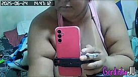 Hidden cam catches stepdaughter fingering her wet pussy hard for boyfriend 😈💦