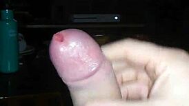 jerking off to this hot tranny cumshot has me 😍💦