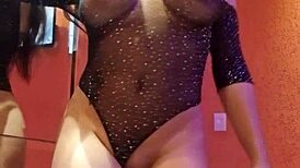 hey come see my lil pussy winkin and blinkin just for you 😘💦 solo tease