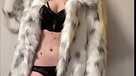 Elza kom's sweet dance hides her bimbo blowjob cravings underneath