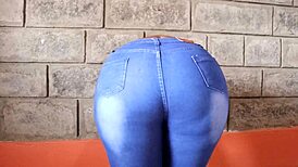 damn this milf's big ass bumbum got me goin wild... u see it jiggle?