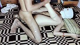 疯狂亚洲妹女上位骑怪屌中出狂喷？