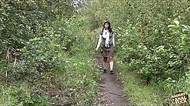 迷路黑发小奶妹18+被两男双插废弃厂