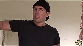 迷路黑发小奶妹18+被两男双插废弃厂