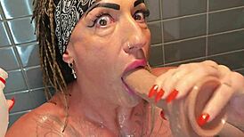 Milf bodybuilder bathes in milk for deepthroat anal rimjob squirting