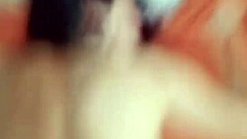 a mi novia le encanta chuparme las bolas y lamerme todo hasta correrse 😏👅