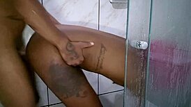 pretinha baiana, suck that roludo cock in the shower?