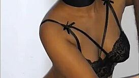 Colombian bride Negrita Flaca sucks huge cock dry in homemade video